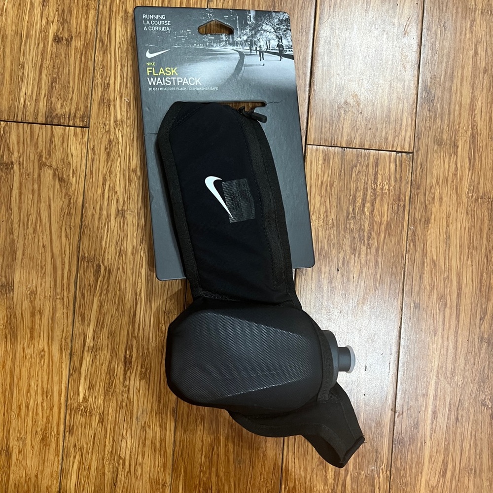 New NIKE Unisex Pocket Flask Waistpack 1 Bottle 10oz. 2.0 Running Belt